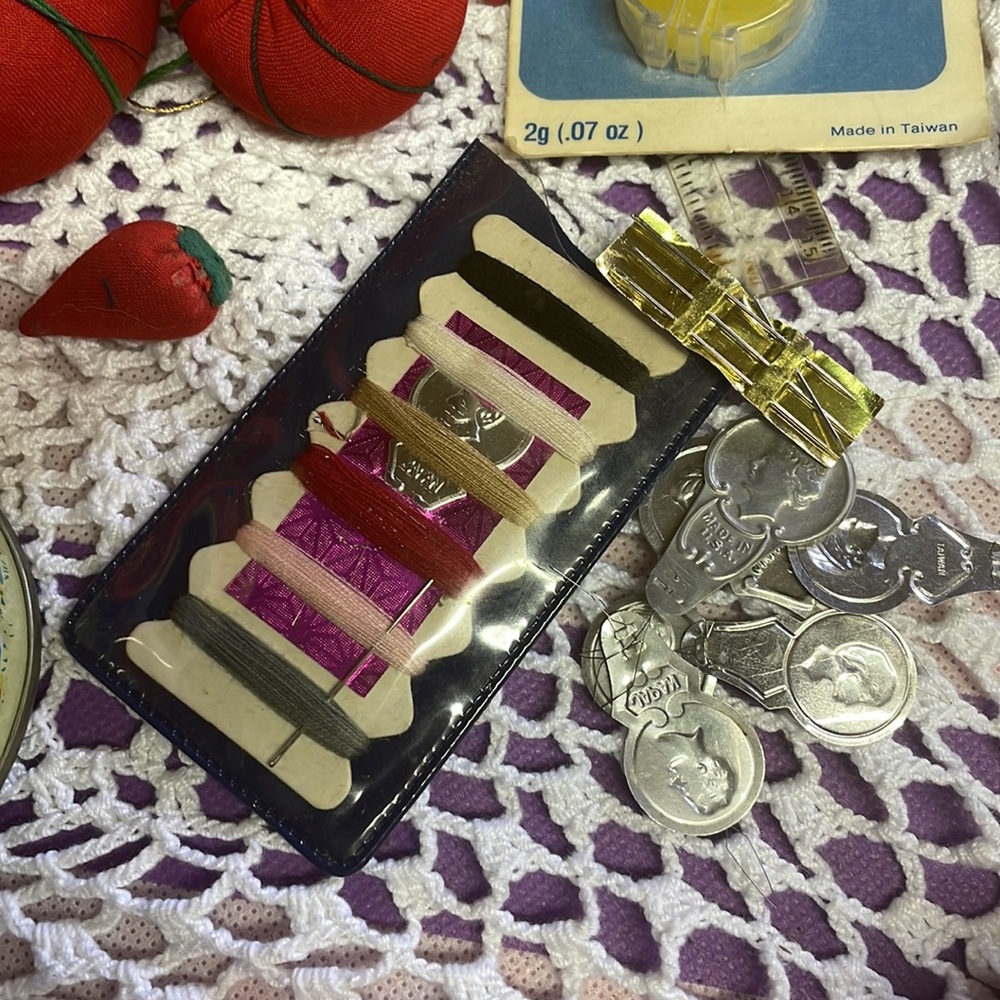 Vintage Lot of Sewing Essentials - Picture 7 of 8